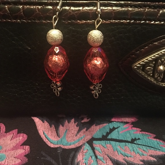 🆕Coral color beaded dangle earring NWT - Picture 6 of 8